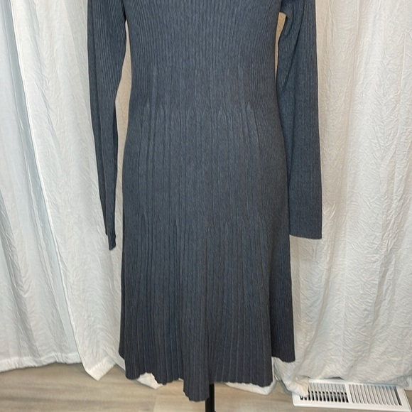 3 Sisters Gray Long Sleeve Pleated Dress Size Large - Picture 5 of 7